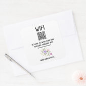 WiFi-code met QR-code en bloemontwerp Vierkante Sticker (Envelop)