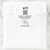 WiFi-code met QR-code en bloemontwerp Vierkante Sticker (Tas)