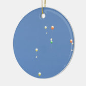 Wige ballonnen in de blauwe hemel keramisch ornament (Links)