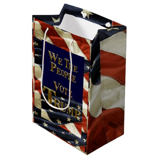 WIJ DE MENSEN STEMMEN TRUMP MEDIUM CADEAUZAKJE (Voorkant Gekanteld)