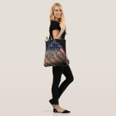 WIJ DE VOLKSModern en Betsy Ross-Amerikaanse vlag Tote Bag (Op model)