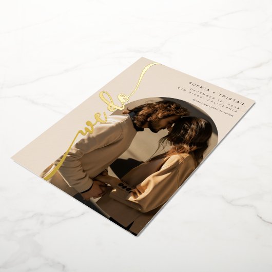 Wij doen Verticale Boho Arch Beige Foto Save the D Folie Uitnodiging (Gedraaid)