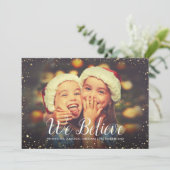 Wij geloven | Glitz faux glitter foto overlay Feestdagenkaart (Staand voorkant)
