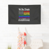 Wij, het volk, betekent iedereen LGBTQ Pride Maand Spandoek (Insitu)