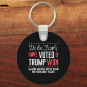 Wij, het volk, hebben gestemd en Trump heeft Mega  Sleutelhanger (Voorkant)