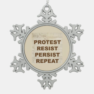 Wij, het volk, protesteren tegen volharding en her tin sneeuwvlok ornament