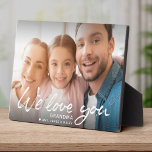 Wij houden van de Aangepaste naam van uw penseelsc Fotoplaat<br><div class="desc">Dit trendy ontwerp van het borstelmanuscript kalligrafie die WIJ van u over uw douanenamen houden en bericht maakt voor een prachtige foto plaque gift voor om het even welk familielid. Hier staat "Oma", maar dit is gemakkelijk aan te passen om moeder, vader, of een andere naam te lezen die je...</div>
