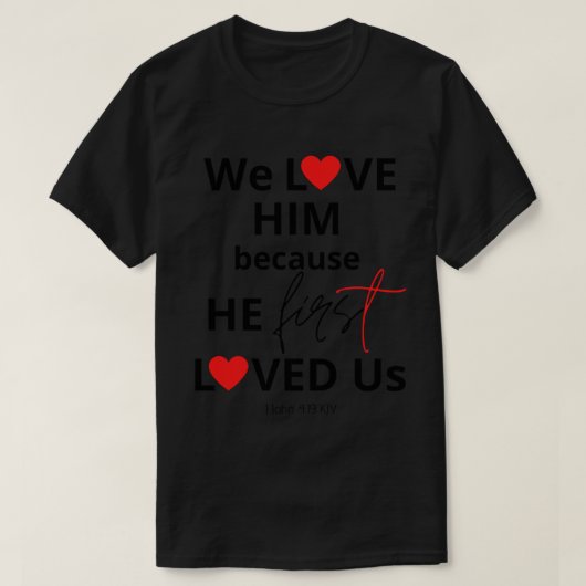 Wij houden van Hem omdat Hij ons eerst liefhad (1) T-shirt (Design voorkant)