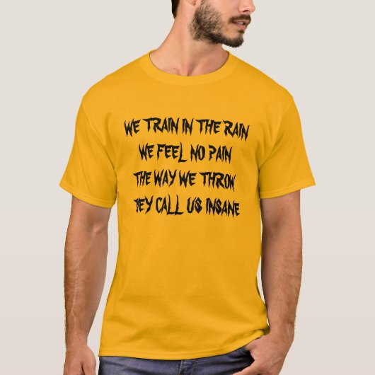 WIJ TREINEN IN DE RAINWE VOELEN GEEN PIJNLIJKE MAN T-SHIRT (Voorkant)