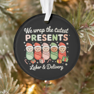 Wij wikkelen de leukste cadeaus Verloskundige LD-v Ornament