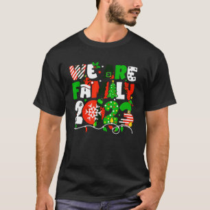 Wij zijn Familie 2023 Kerstboom Santa PJS Groep T-shirt