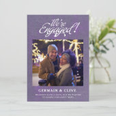Wij zijn verloofd Foto Paarse en Witte Verlovingsk Aankondiging (Staand voorkant)