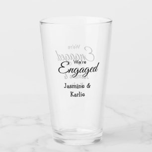 Wij zijn verloofd koppel naam romantisch stijlvol glas