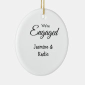 Wij zijn verloofd koppel naam romantisch stijlvol keramisch ornament (Rechts)