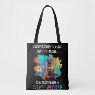 Wijn alleen, ze heeft ook een Duitse herder nodig Tote Bag