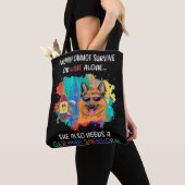Wijn alleen, ze heeft ook een Duitse herder nodig Tote Bag (Dichtbij)