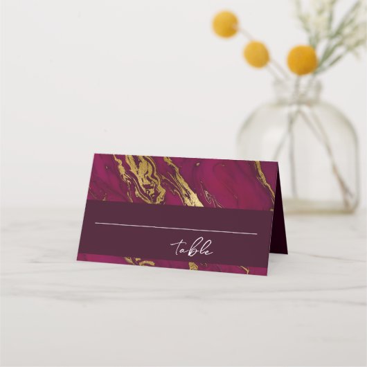 Wijn- en goudmarmer-bruiloft plaatskaartje (Achterkant)