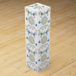 Wijn Gift Box Floral Wijn<br><div class="desc">Wine Gift Box Iets voor iedereen biedt aangepaste, gepersonaliseerde cadeaudoos voor wijn, speciaal voor dat speciale moment met je geliefden. Deze unieke cadeaudoos zal indruk maken op je vrienden en familie. Terwijl u hier reeds bent, kunt u andere verwante badkamerartikelen zoals douchegordiners, zeepdispensers, badmatten, badsets, kleurrijke kindergordijnen, badweegschalen, mannen douchegordijnen,...</div>