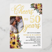 Wijn Glas Proost op 50 Jaar Huwelijksjubileum Folie Uitnodiging (Voorkant)