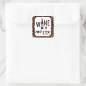 Wijn me op! vierkante sticker (Tas)
