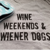 Wijn Weekends en Wiener Dogs Bella Canvas Shirt