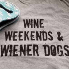 Wijn Weekends en Wiener Dogs Bella Canvas Shirt