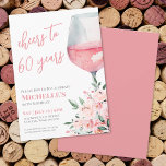 Wijnbloem juicht voor 60 jaar verjaardagsfeest kaart<br><div class="desc">Blush Wine Floral 60e verjaardag uitnodiging. Markeer zestig prachtige jaren met deze chique en vrouwelijke uitnodiging, ontworpen met zacht blos en dieproze waterverf rozen, groen en bladeren geclusterd in de rechter benedenhoek. Een modern waterverf wijnglas vol roze wijn brengt een feestelijk accent, naadloos vermengd met de bloemendetails voor een look...</div>