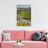 Wijnboomgaard en paarse bloemen canvas afdruk (Insitu (Woonkamer))