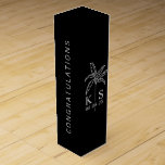 Wijnbox met gepersonaliseerde Tuxedo Wedding Party Wijn<br><div class="desc">Aangepaste Tuxedo Wedding Party-wijndoos - gemakkelijk aan te passen met namen en trouwdatum</div>