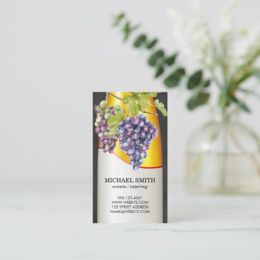Wijnfles en druiven op wijnstok visitekaartje (Staand voorkant)