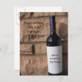 Wijnflesje met Paarse partij Uitnodiging Briefkaart (Voorkant / Achterkant)