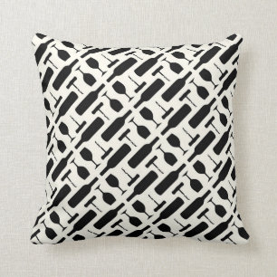 Wijnflesje met schroefglas in zwart kussen