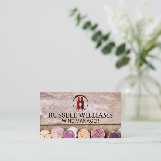 Wijnflessen en glas | Kurken op tafel Visitekaartje (Staand voorkant)