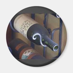 Wijnflessen in een rack magneet