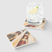 Wijnflessen op een rij stenen onderzetter (Zijkant)