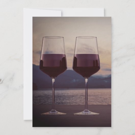 Wijnglas in zonsondergang op een meer kaart (Achterkant)