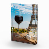 Wijnglas met brieskaas op Eiffeltoren Fotoblokken (Rechts)
