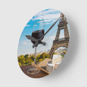 Wijnglas met brieskaas op Eiffeltoren Ronde Klok (Hoek)