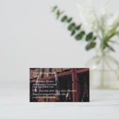 Wijnglas met flessen op de achtergrond visitekaartje (Staand voorkant)