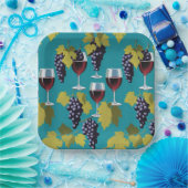 Wijnglazen met druiven op Blauwgroen achtergrond Papieren Bordje (Feest)