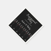 Wijnglazen met rode wijn op zwart servet (Hoek)