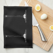 Wijnglazen met rode wijn op zwart theedoek (Quarter Fold)