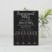 Wijnglazen met rode wijn op zwarte uitnodiging (Staand voorkant)