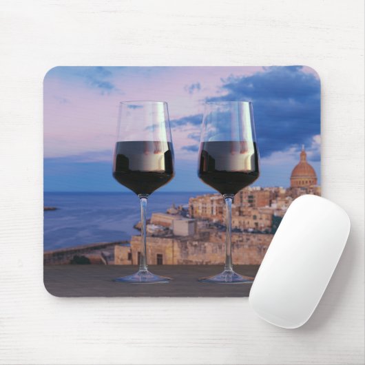 Wijnglazen met uitzicht zonsondergang boven Vallet Muismat (Met muis)