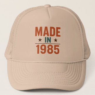Wijnjaar 1985 Pet – Klassieke Retro Stijl