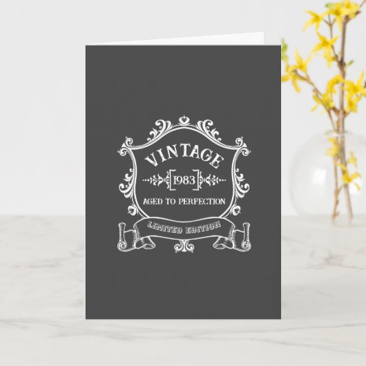 Wijnjaar Gerijpt tot Perfectie Aangepaste Geboorte Kaart (Gele Bloem)