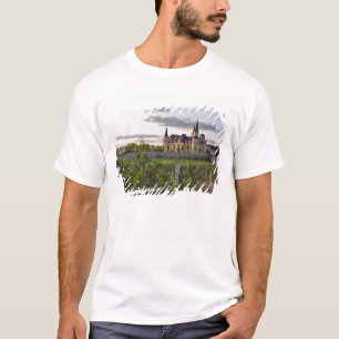 Wijnmakerij gebouwd zoals te zien is vanuit de wij t-shirt