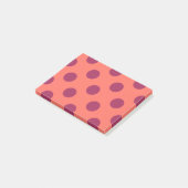 Wijnrode stippen en levende koraalpolka post-it® notes (Schuin)
