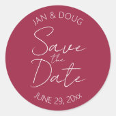 Wijnrood gestileerde bruiloft Save the Date Ronde Sticker (Voorkant)