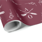 Wijnrood monogram en pijlen cadeaupapier (Rol Hoek)